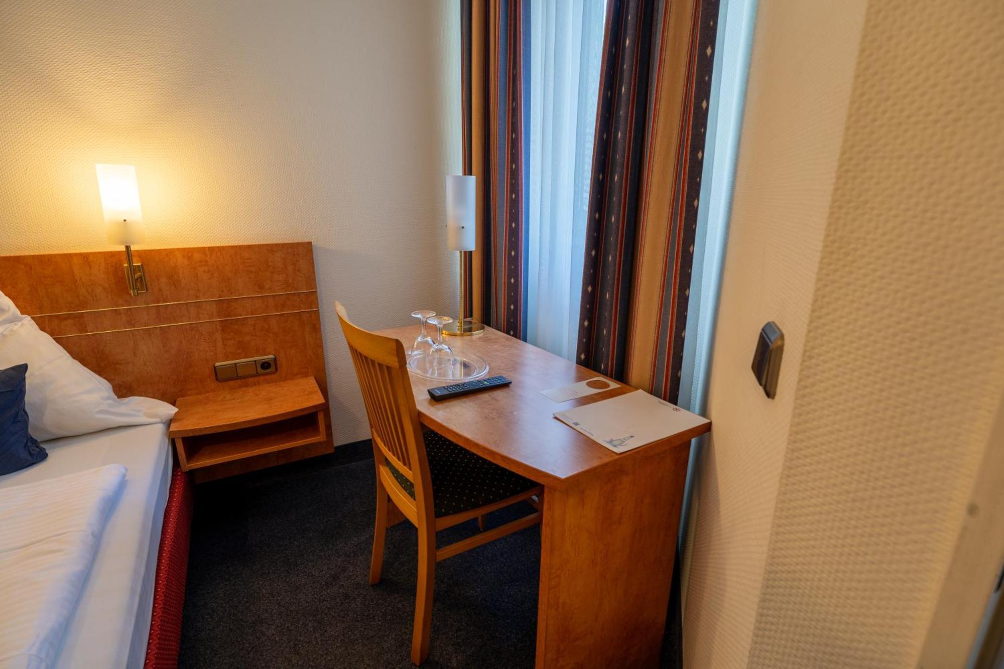 Airport Business Hotel Koeln Dış mekan fotoğraf